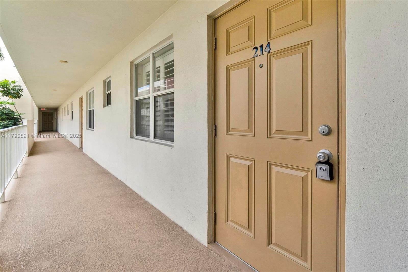Real estate property located at 1810 New Palm Way #214, Palm Beach, Seacrest Villas Condo, Boynton Beach, FL