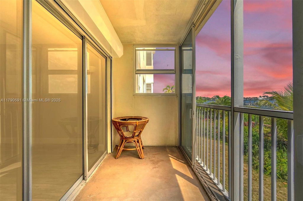 Real estate property located at 1810 New Palm Way #214, Palm Beach, Seacrest Villas Condo, Boynton Beach, FL