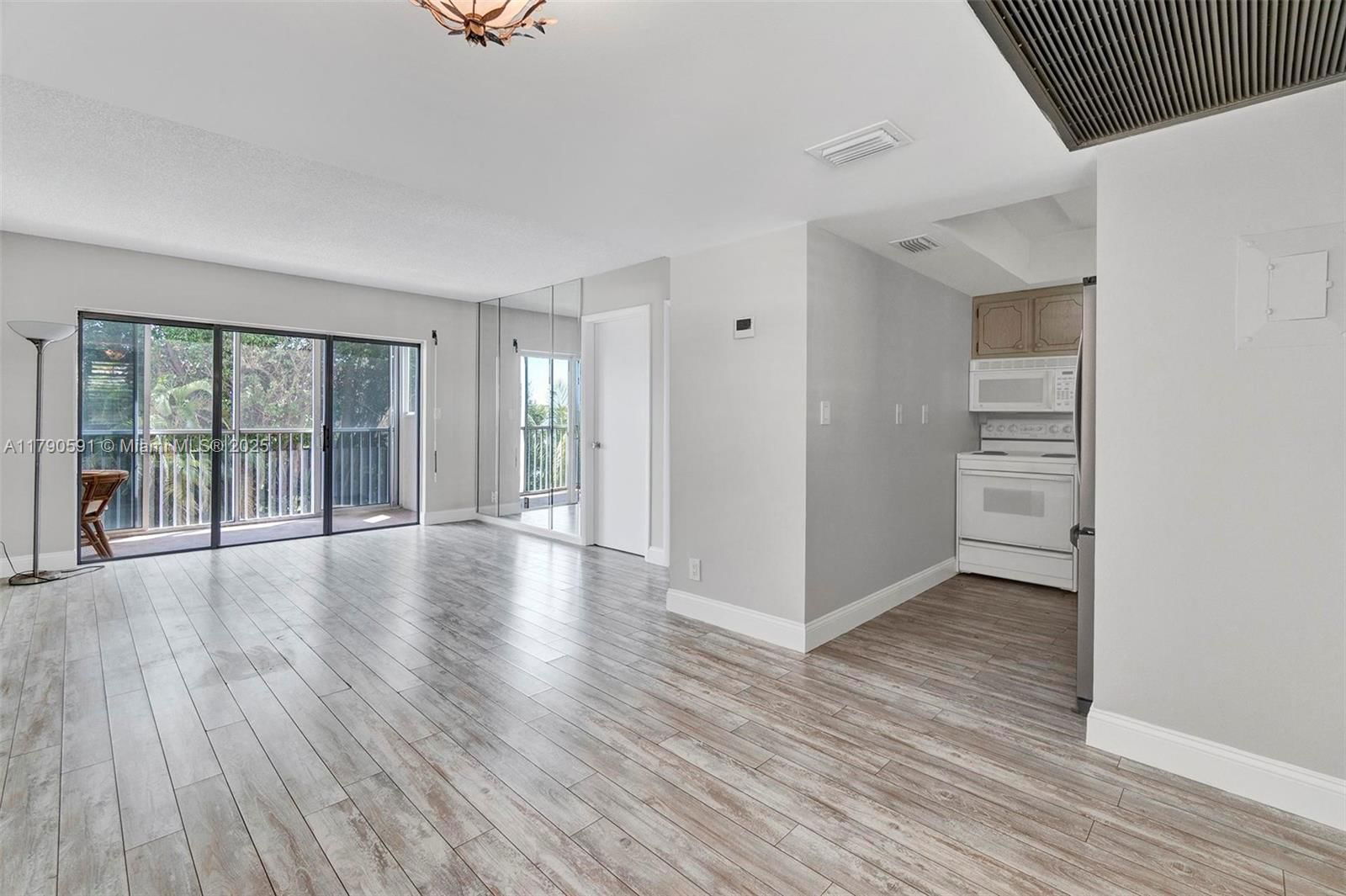 Real estate property located at 1810 New Palm Way #214, Palm Beach, Seacrest Villas Condo, Boynton Beach, FL