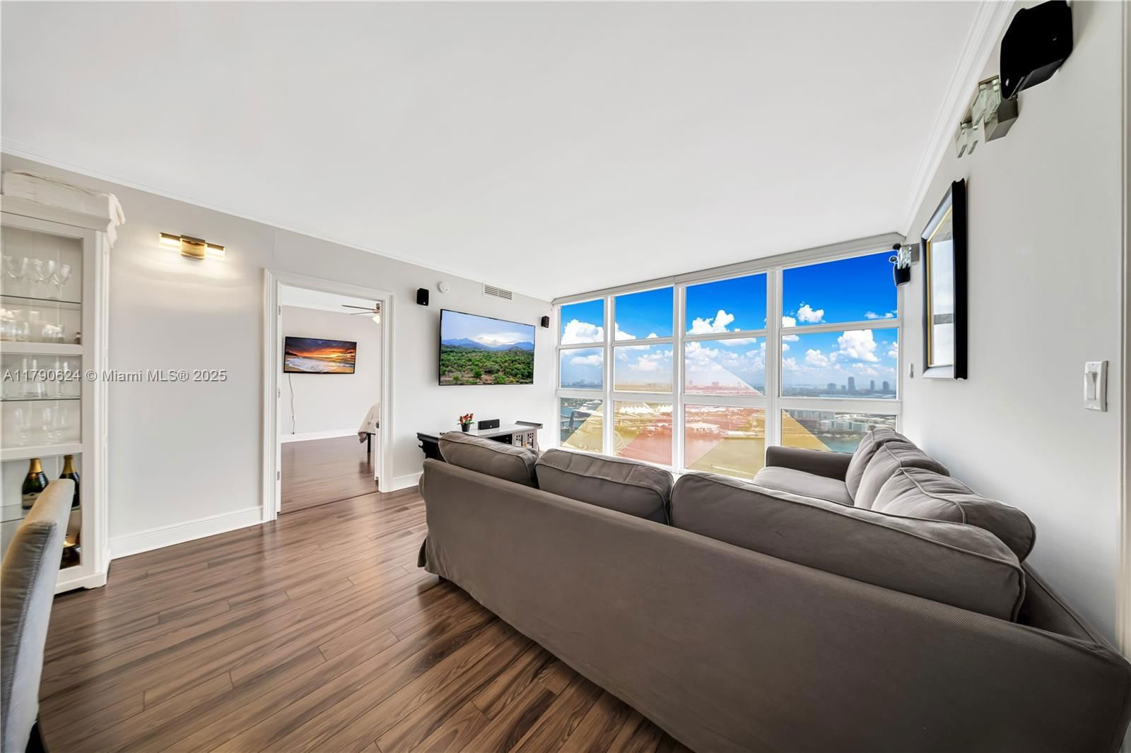Real estate property located at 50 Biscayne Blvd #4004, Miami-dade, 50 Biscayne Condo, Miami, FL