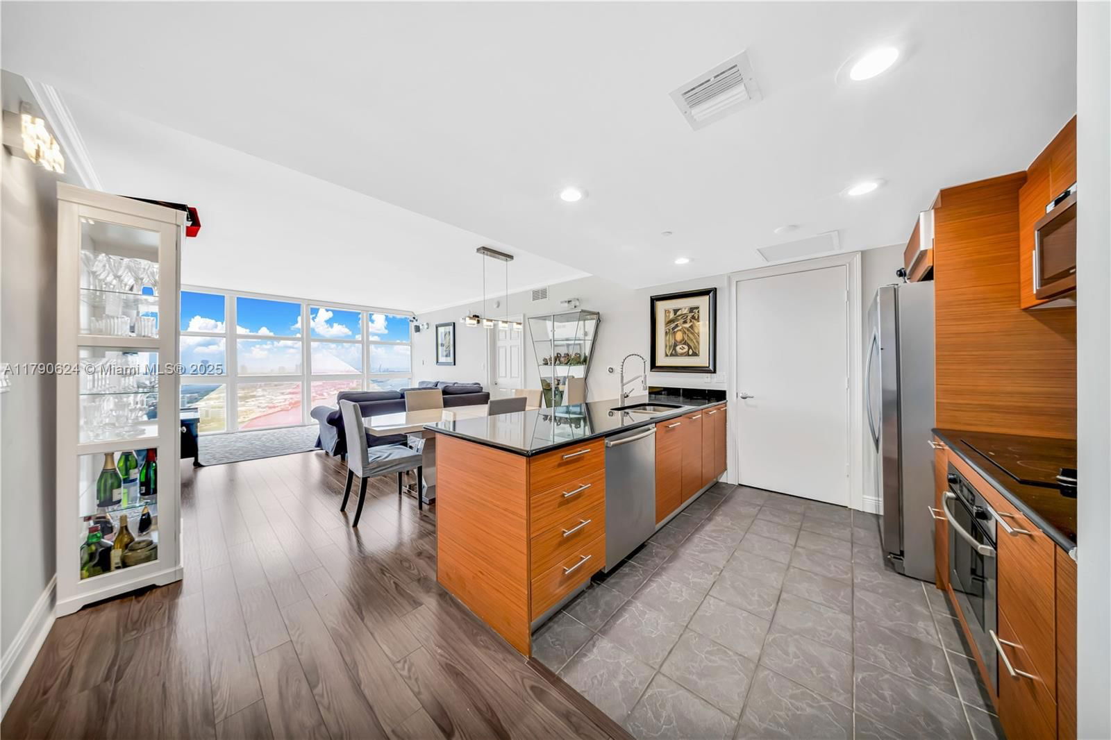 Real estate property located at 50 Biscayne Blvd #4004, Miami-dade, 50 Biscayne Condo, Miami, FL