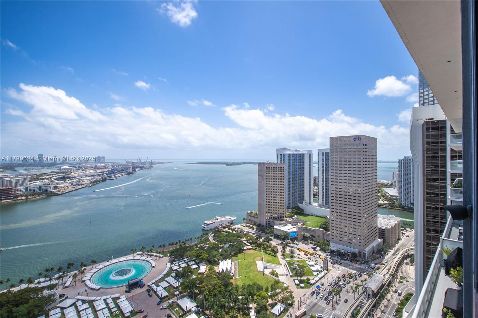 Real estate property located at 50 Biscayne Blvd #4004, Miami-dade, 50 Biscayne Condo, Miami, FL