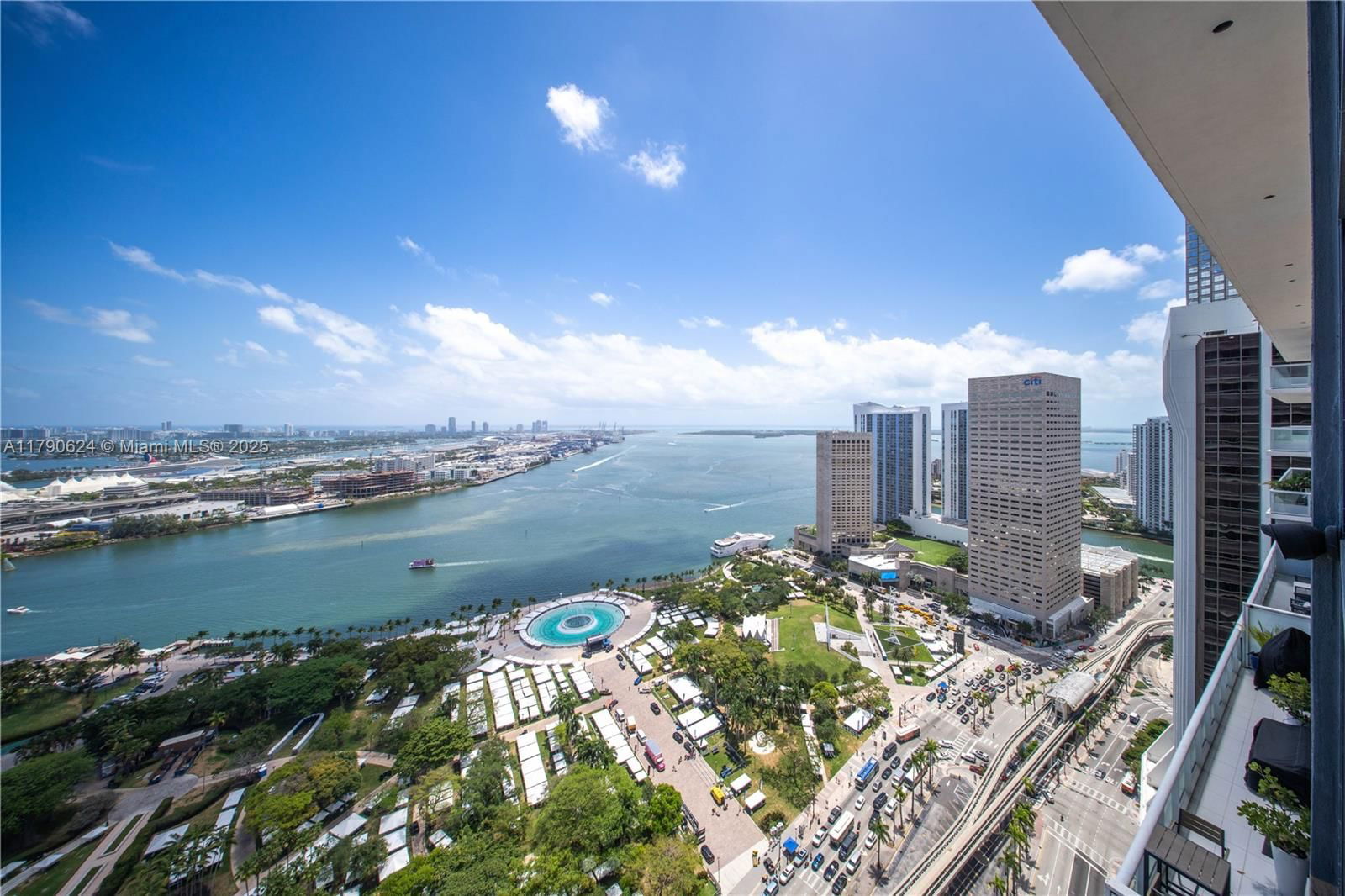 Real estate property located at 50 Biscayne Blvd #4004, Miami-dade, 50 Biscayne Condo, Miami, FL