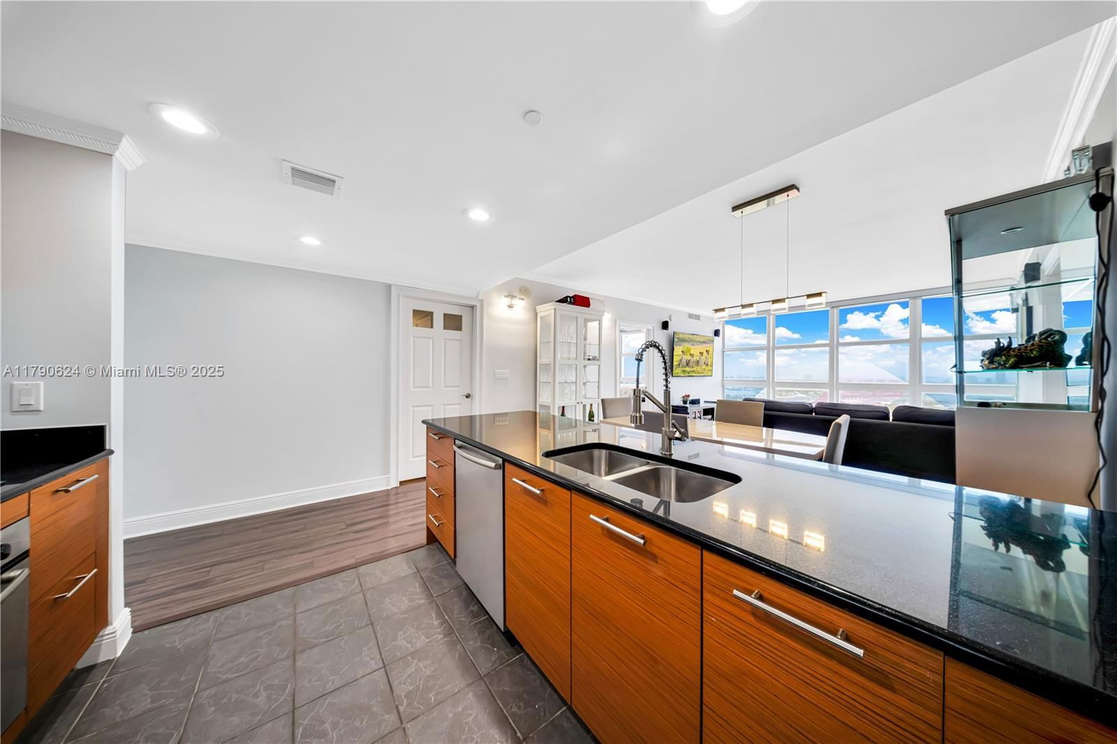 Real estate property located at 50 Biscayne Blvd #4004, Miami-dade, 50 Biscayne Condo, Miami, FL