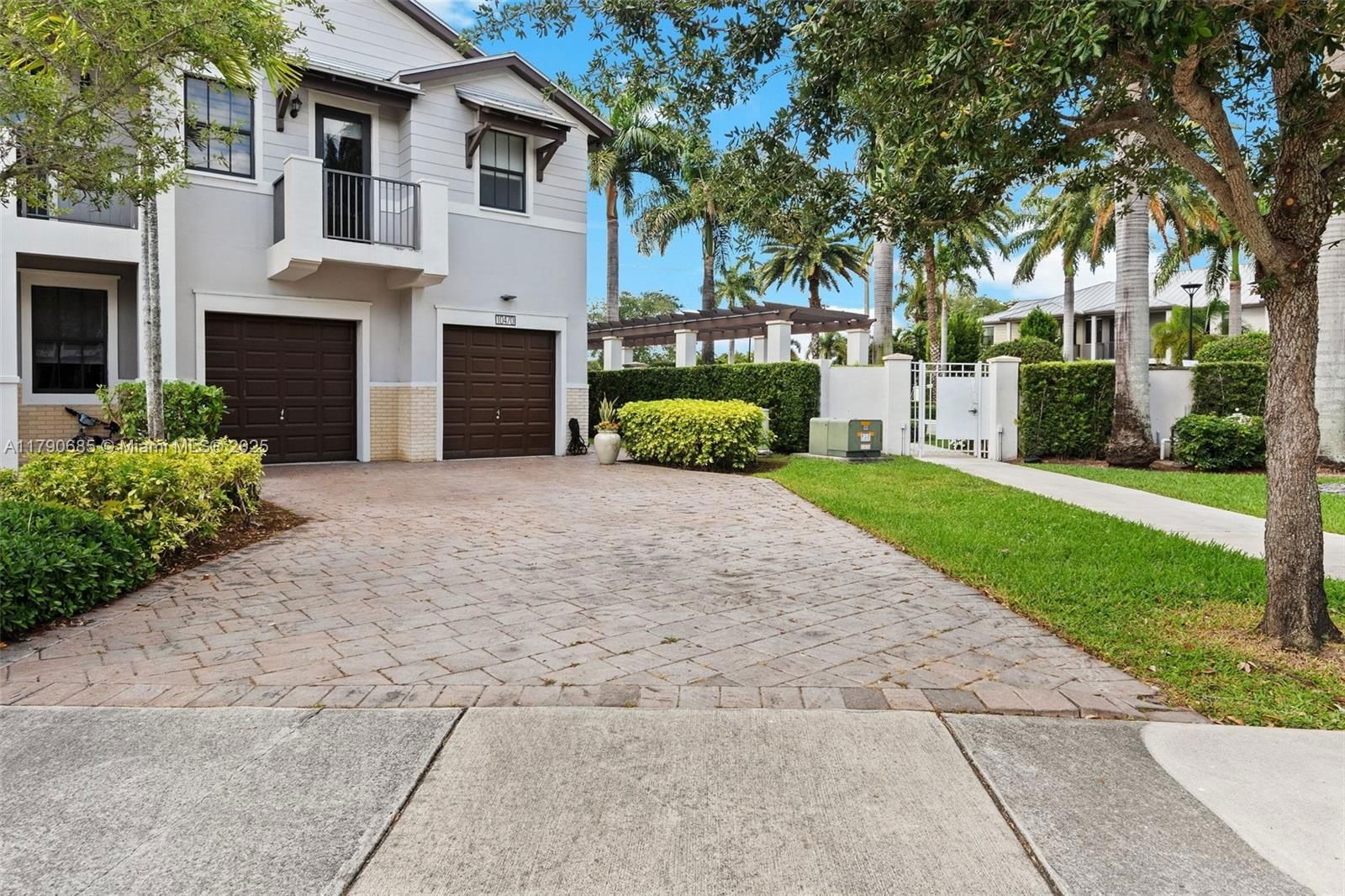 Real estate property located at 10470 58th Ter, Miami-dade, Doral Cay, Doral, FL
