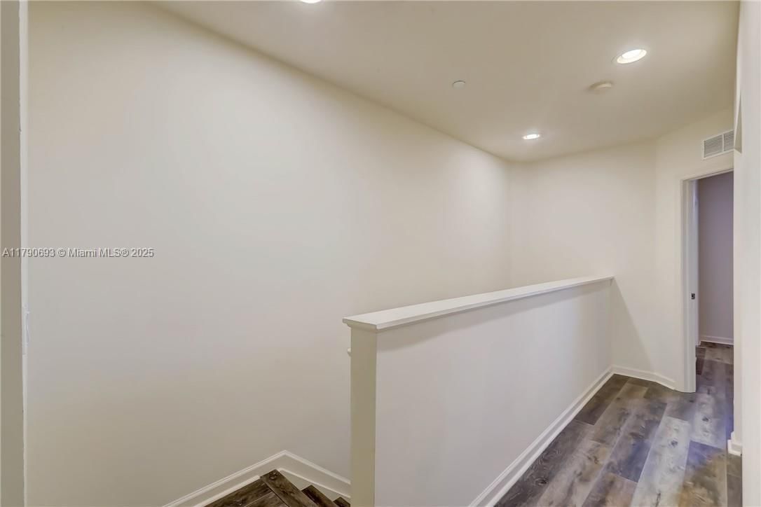 Real estate property located at 1033 17th Way #2102, Broward, Villa Medici Condo, Fort Lauderdale, FL