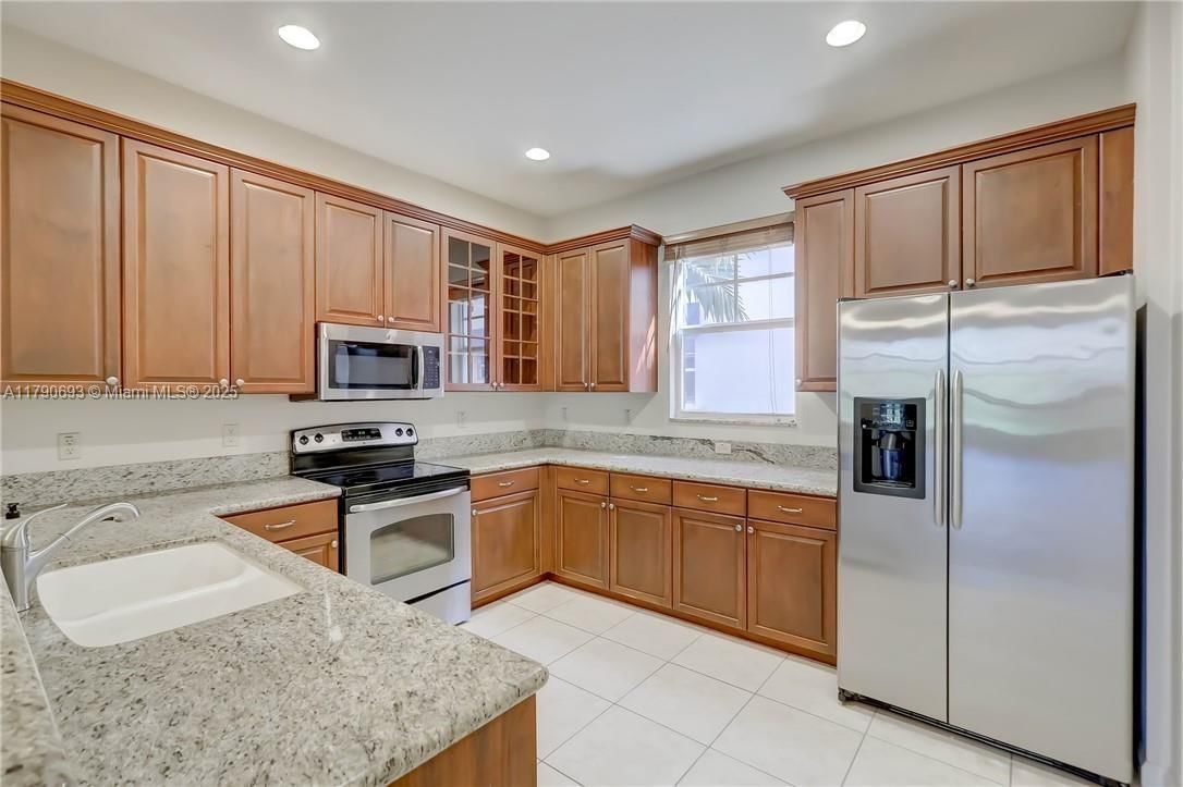 Real estate property located at 1033 17th Way #2102, Broward, Villa Medici Condo, Fort Lauderdale, FL