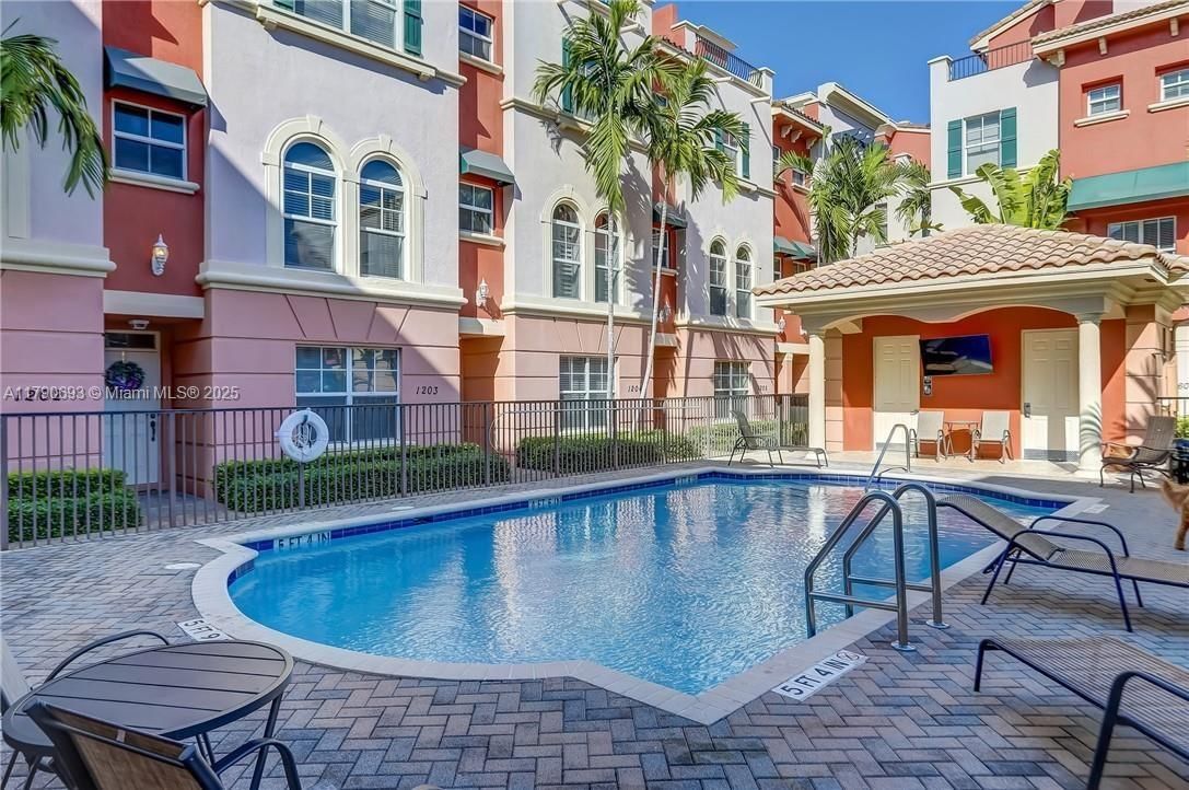 Real estate property located at 1033 17th Way #2102, Broward, Villa Medici Condo, Fort Lauderdale, FL
