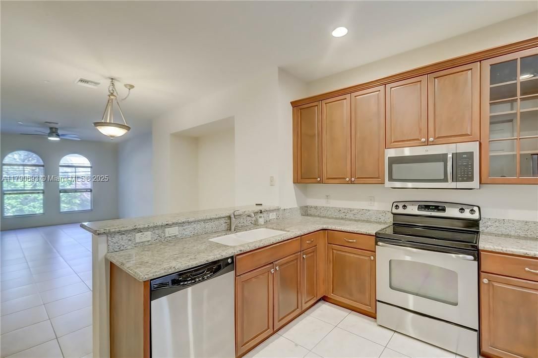Real estate property located at 1033 17th Way #2102, Broward, Villa Medici Condo, Fort Lauderdale, FL