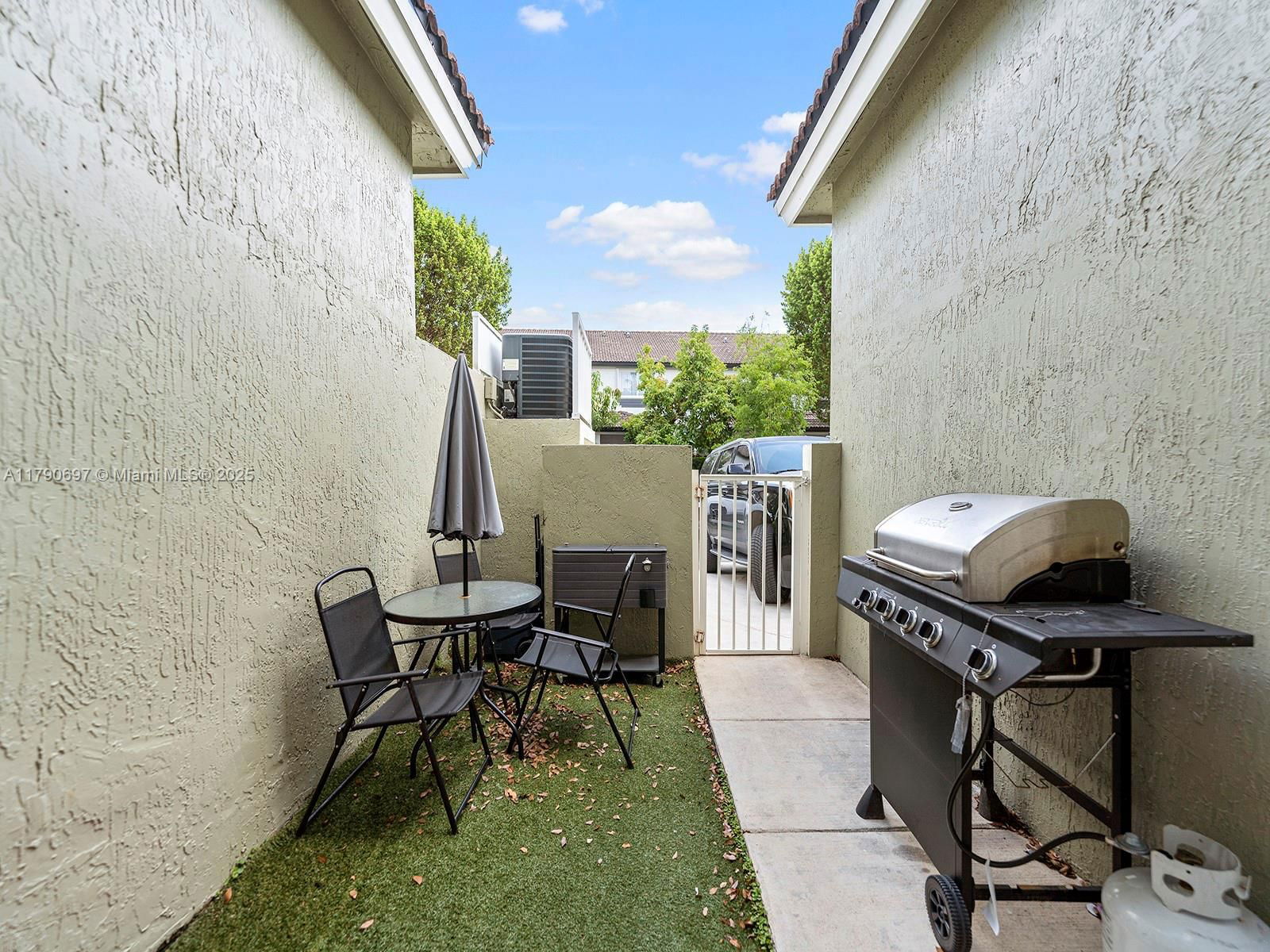 Real estate property located at 2352 21st St, Miami-dade, Towngate North, Homestead, FL