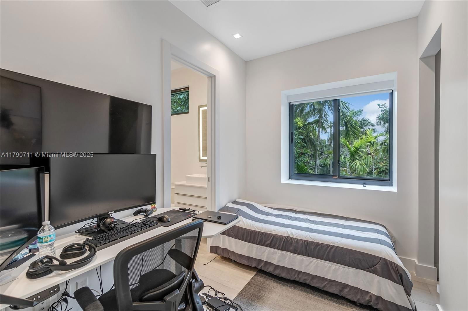 Real estate property located at 1311 Bay Dr, Miami-dade, Ocean Side Sec Of The Isl, Miami Beach, FL