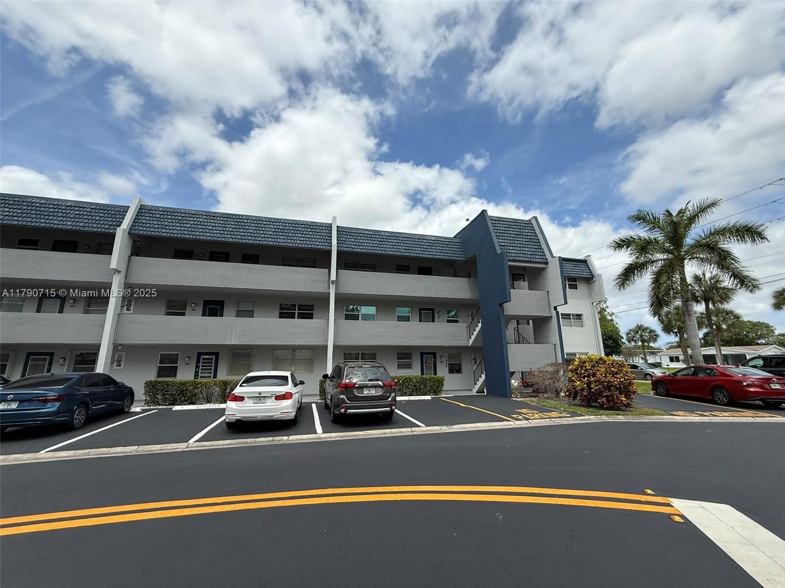 Real estate property located at 7797 Golf Cir Dr #102, Broward, Oriole Golf & Tennis Club, Margate, FL