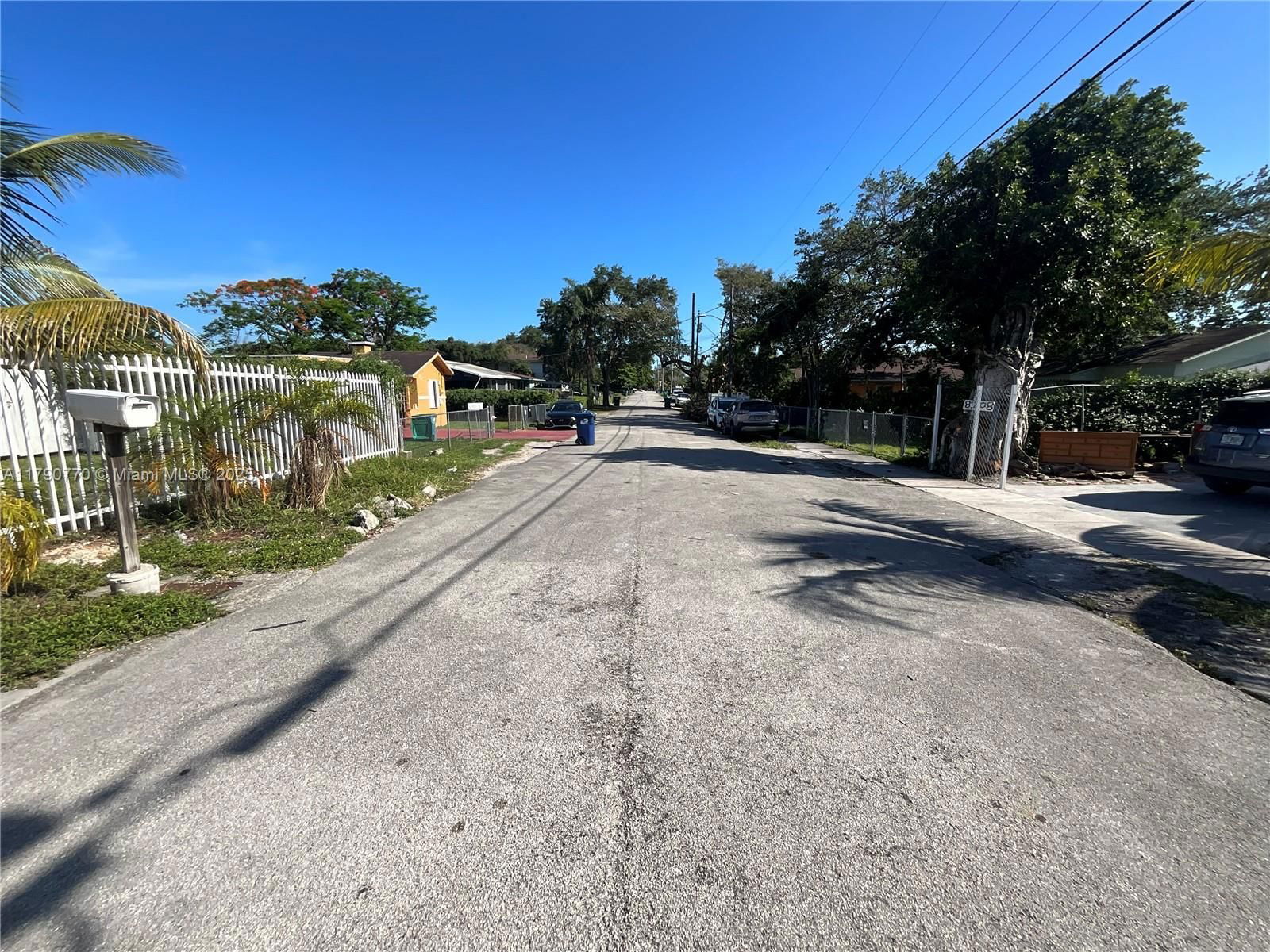 Real estate property located at 8297 12th Pl, Miami-dade, Crescent Heights, Miami, FL