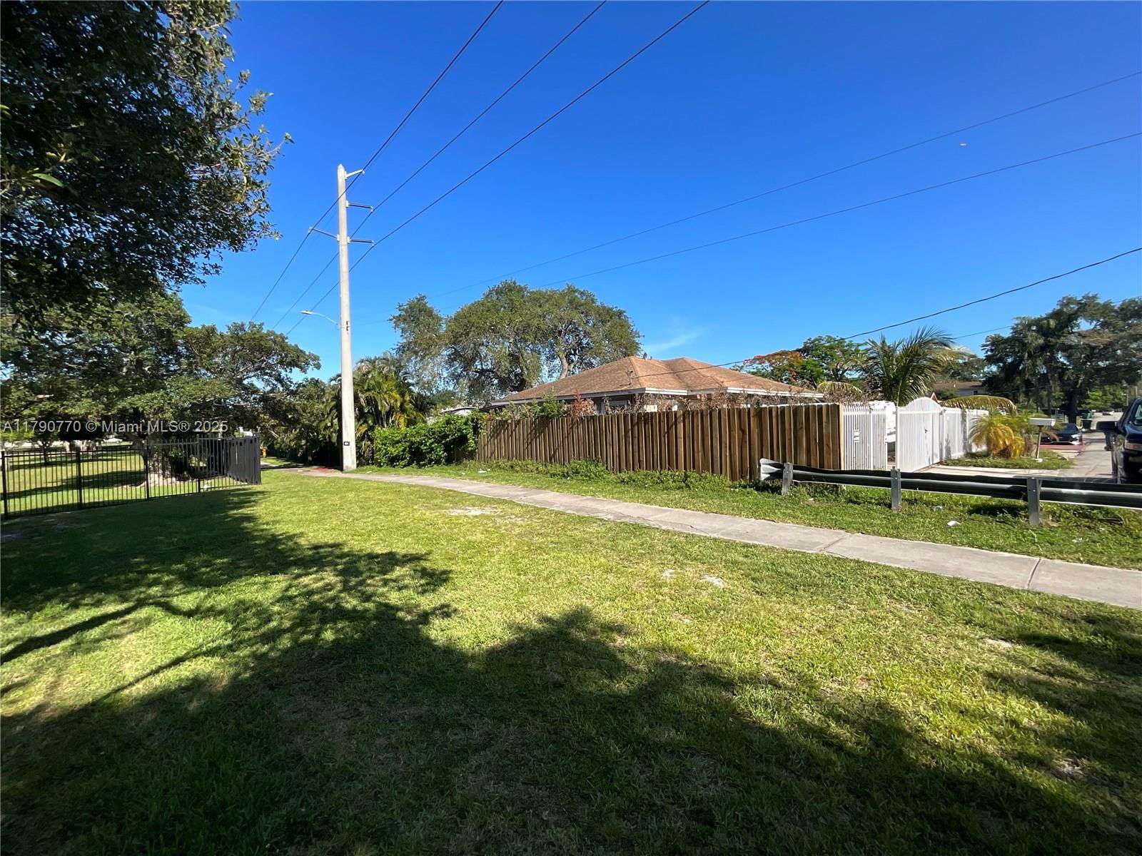 Real estate property located at 8297 12th Pl, Miami-dade, Crescent Heights, Miami, FL