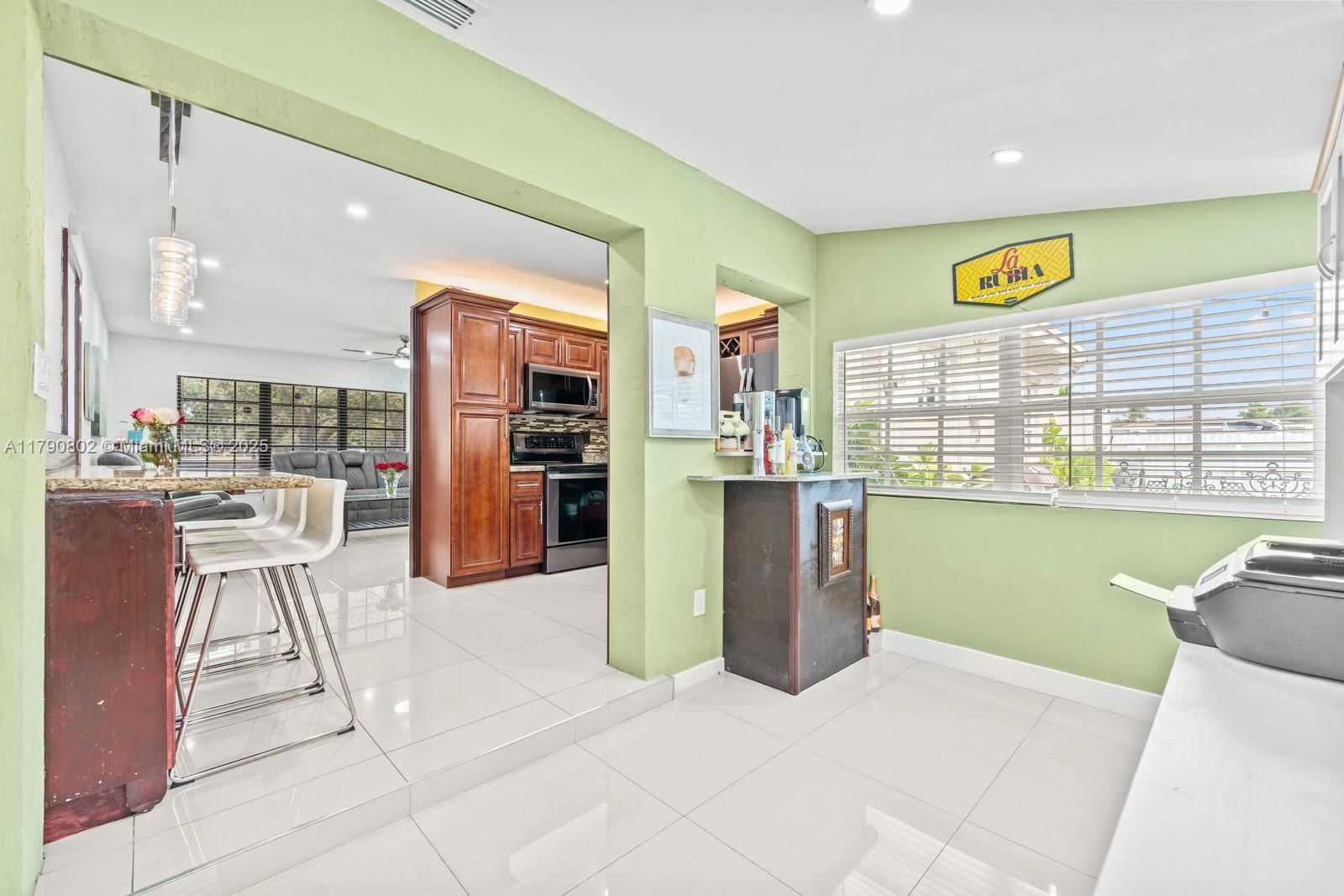 Real estate property located at 6800 26th St, Broward, Palm Lane Homes In Mirama, Miramar, FL