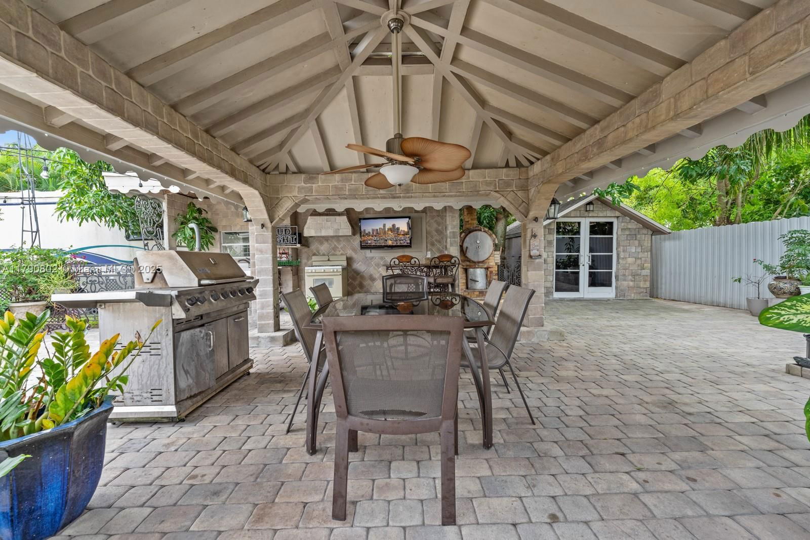 Real estate property located at 6800 26th St, Broward, Palm Lane Homes In Mirama, Miramar, FL