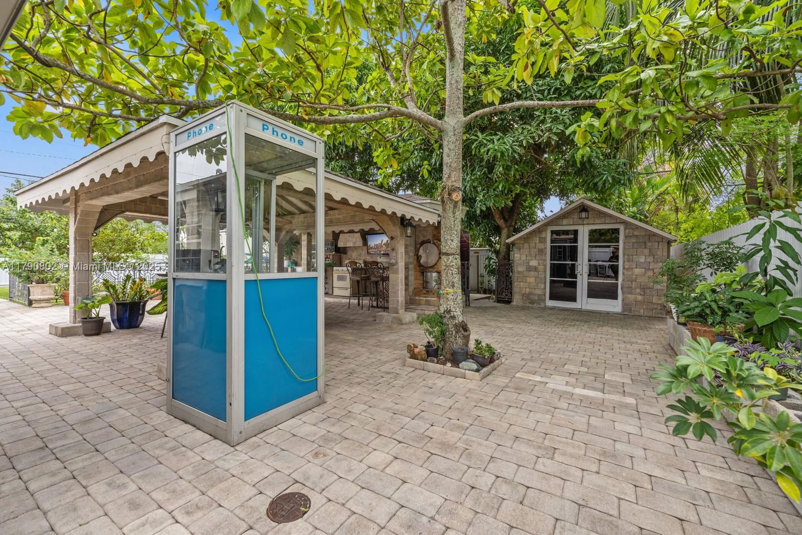 Real estate property located at 6800 26th St, Broward, Palm Lane Homes In Mirama, Miramar, FL
