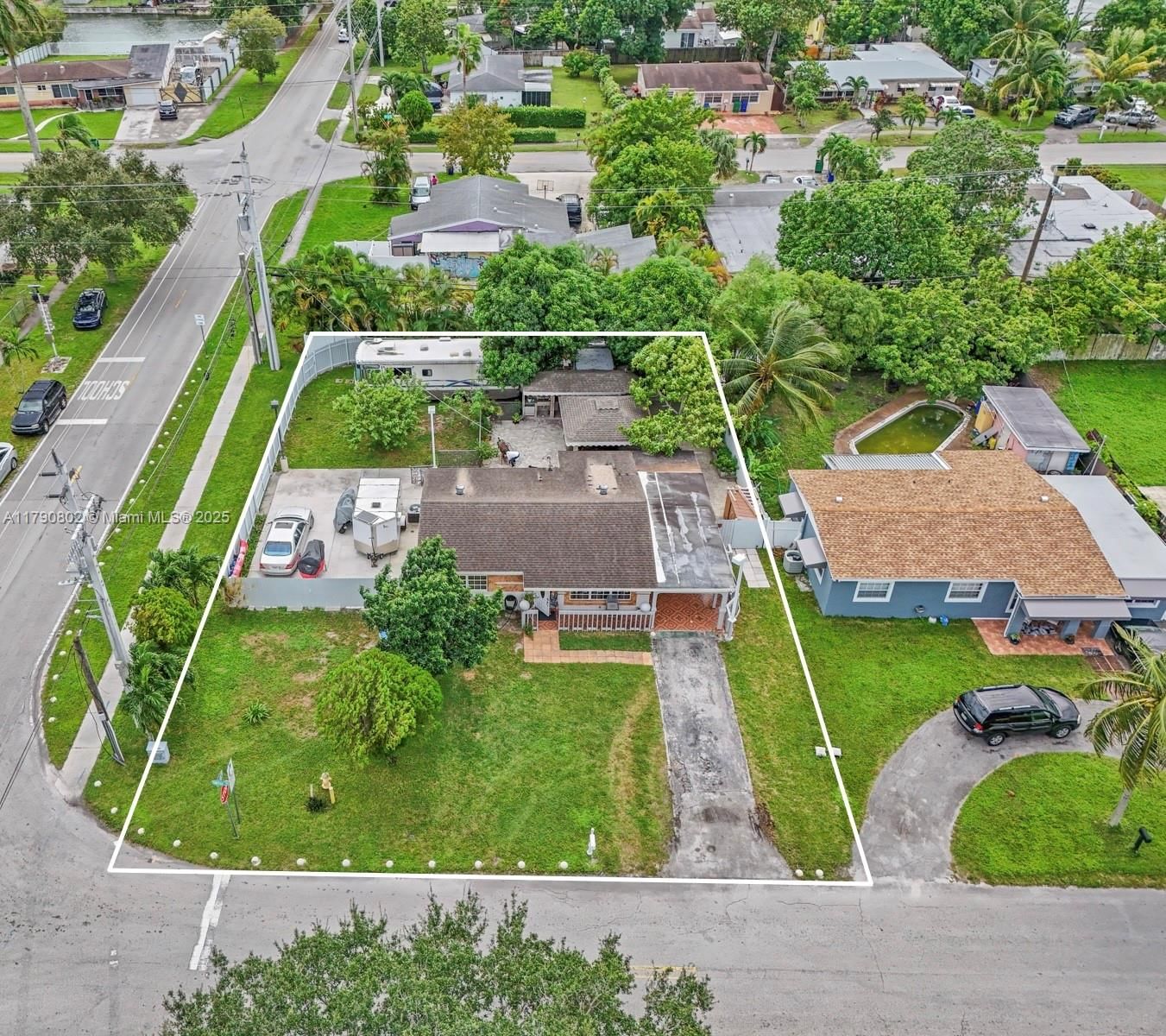 Real estate property located at 6800 26th St, Broward, Palm Lane Homes In Mirama, Miramar, FL