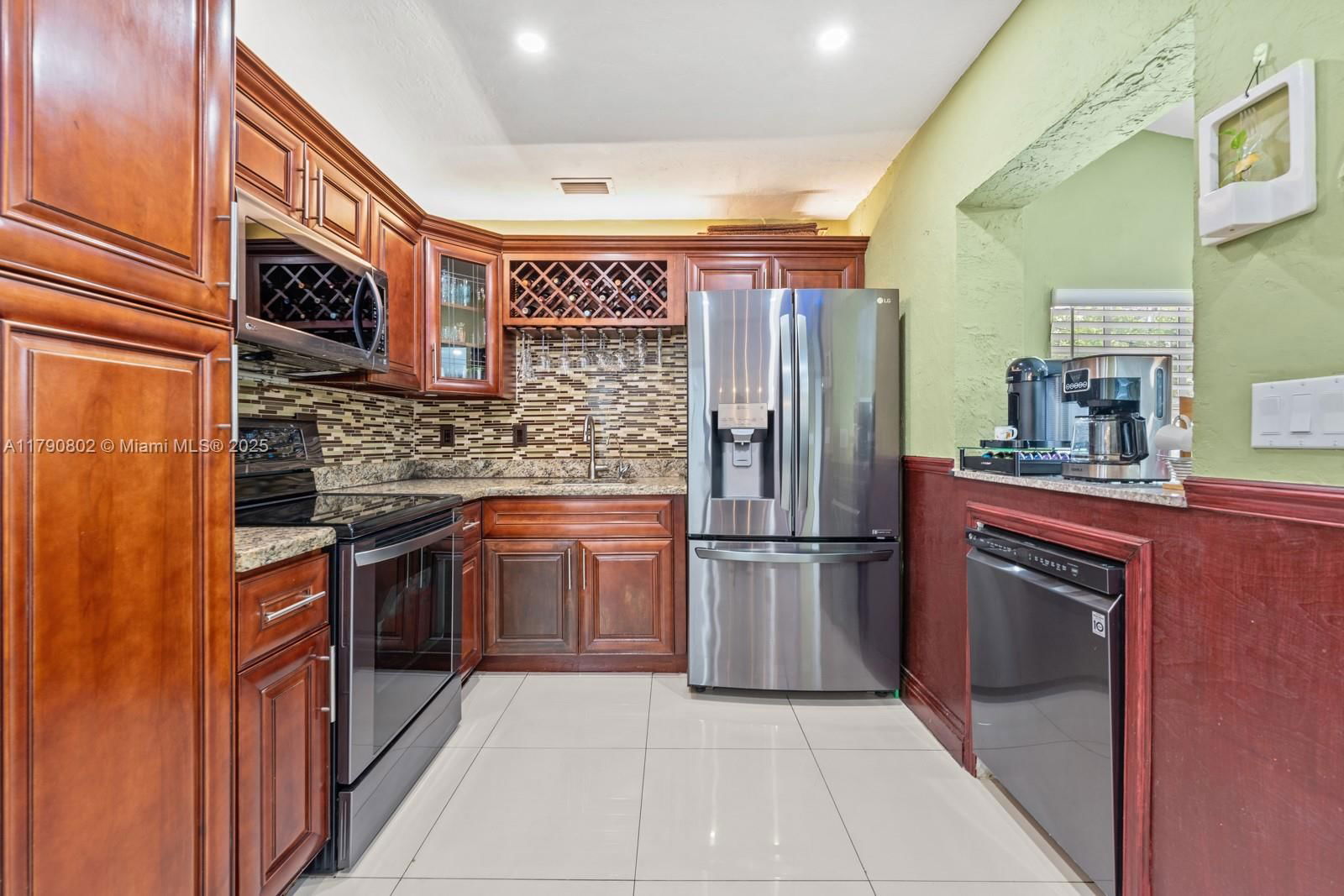 Real estate property located at 6800 26th St, Broward, Palm Lane Homes In Mirama, Miramar, FL