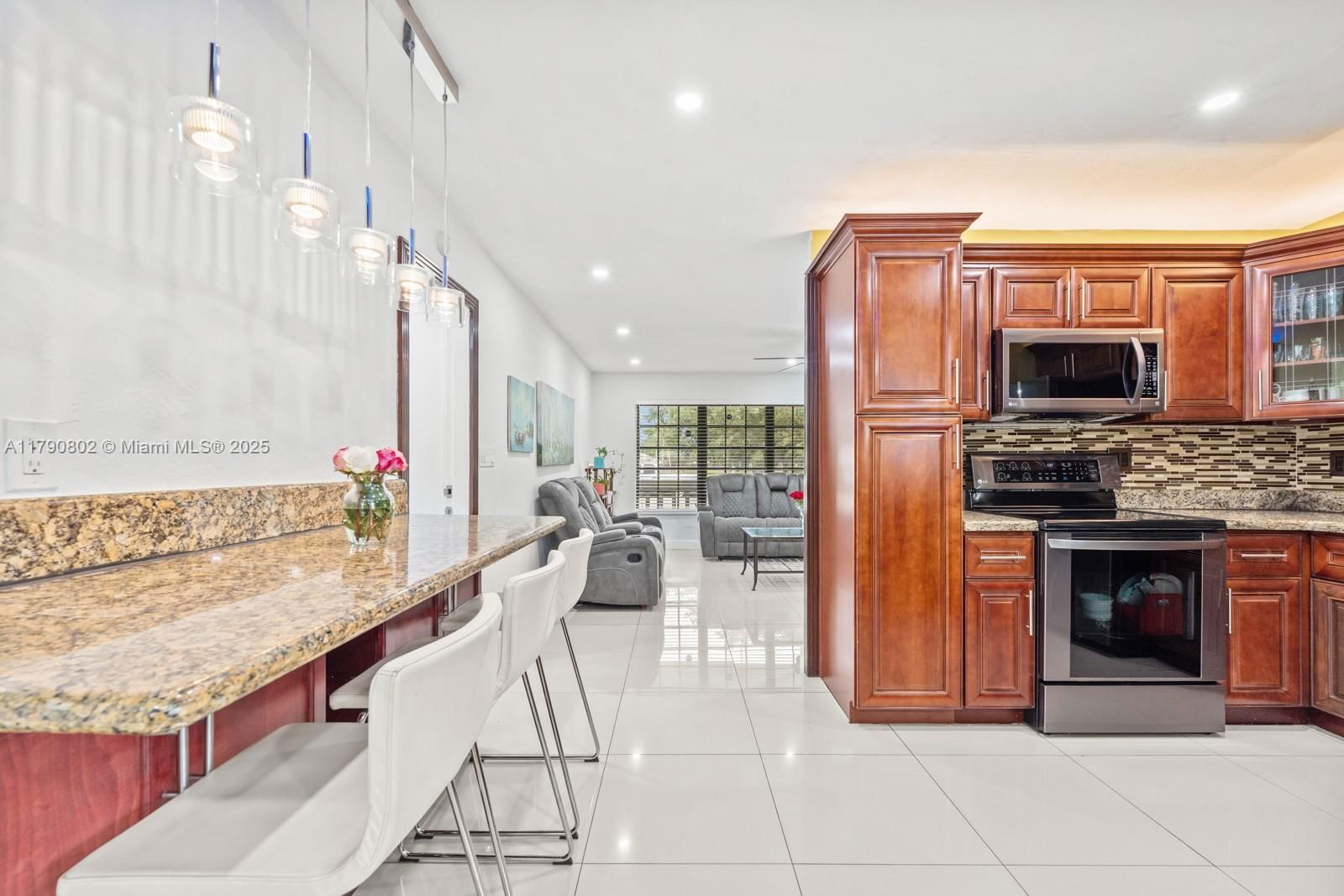 Real estate property located at 6800 26th St, Broward, Palm Lane Homes In Mirama, Miramar, FL