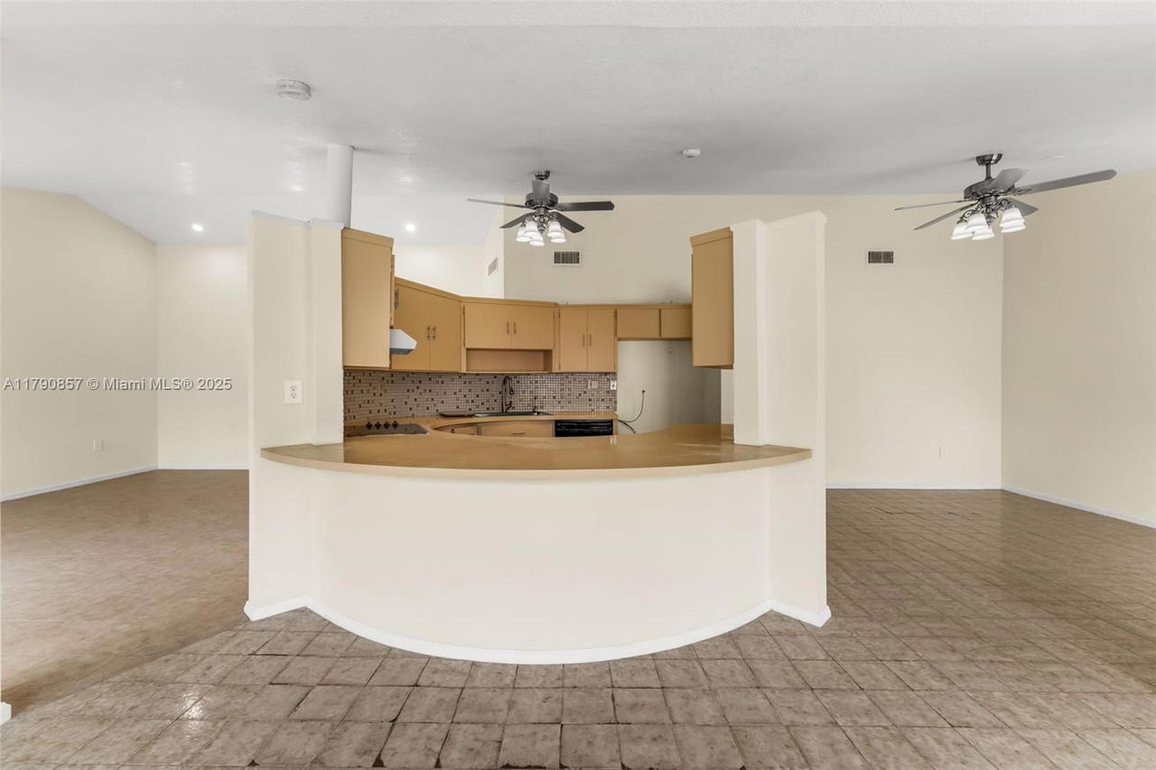Real estate property located at 9130 101st Ave, Miami-dade, Kendale Country Club Ests, Miami, FL