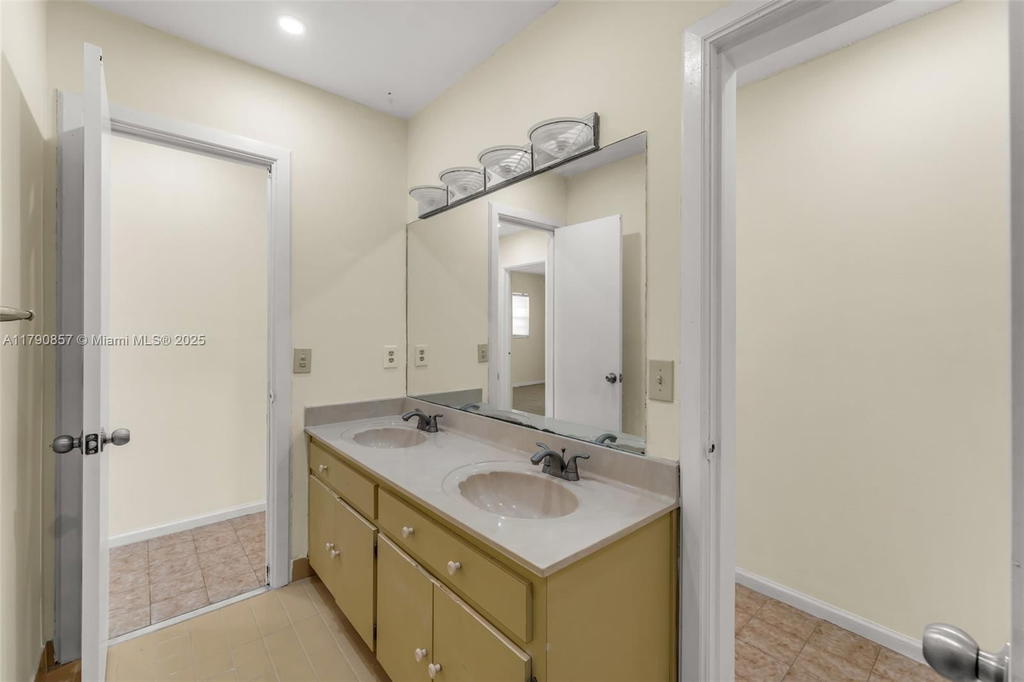 Real estate property located at 9130 101st Ave, Miami-dade, Kendale Country Club Ests, Miami, FL