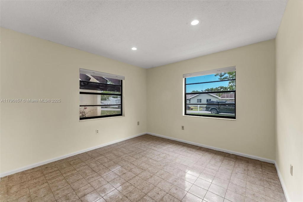 Real estate property located at 9130 101st Ave, Miami-dade, Kendale Country Club Ests, Miami, FL