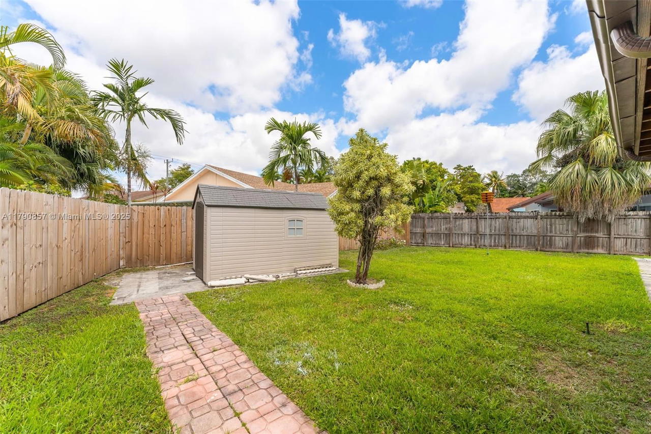 Real estate property located at 9130 101st Ave, Miami-dade, Kendale Country Club Ests, Miami, FL