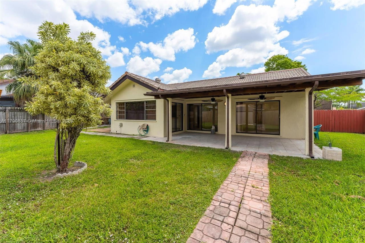 Real estate property located at 9130 101st Ave, Miami-dade, Kendale Country Club Ests, Miami, FL