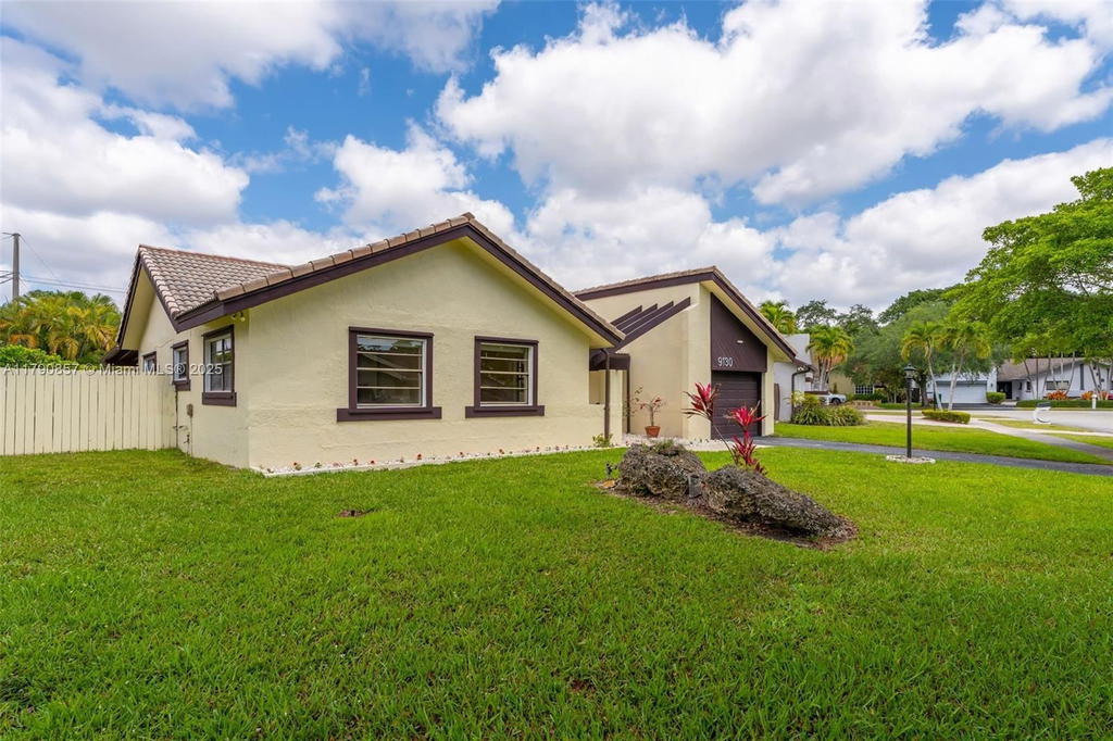 Real estate property located at 9130 101st Ave, Miami-dade, Kendale Country Club Ests, Miami, FL