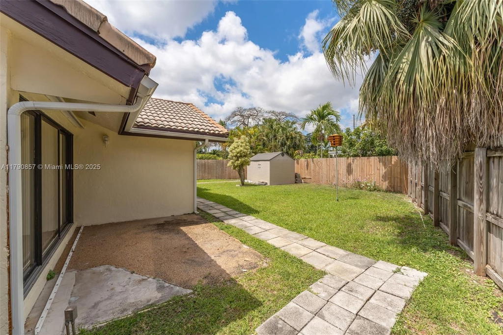 Real estate property located at 9130 101st Ave, Miami-dade, Kendale Country Club Ests, Miami, FL