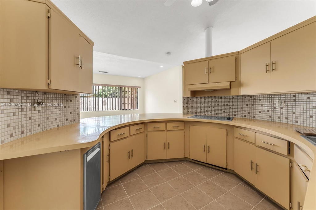 Real estate property located at 9130 101st Ave, Miami-dade, Kendale Country Club Ests, Miami, FL