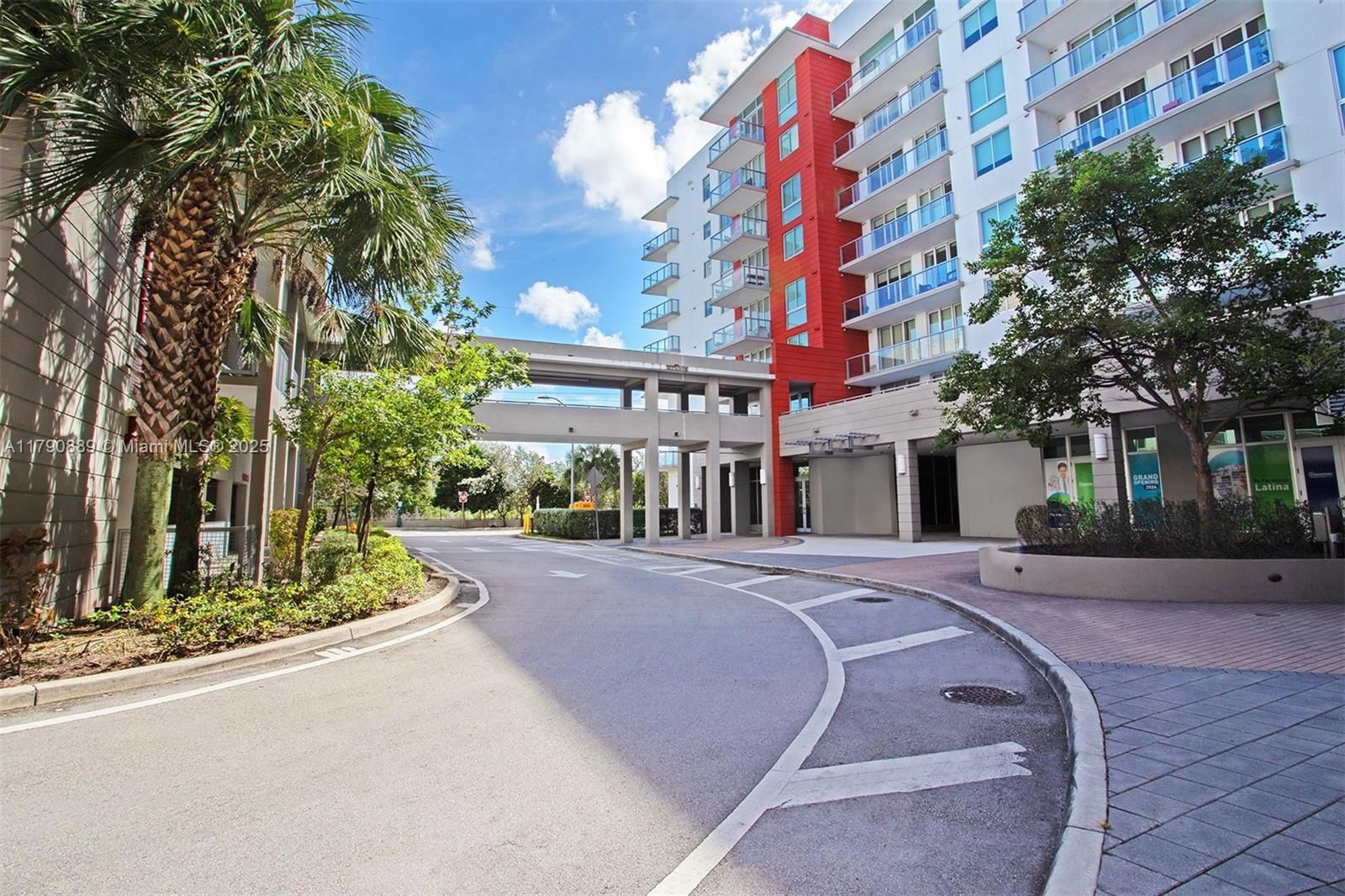 Real estate property located at 7825 107th Ave #417, Miami-dade, Midtown At Doral, Doral, FL