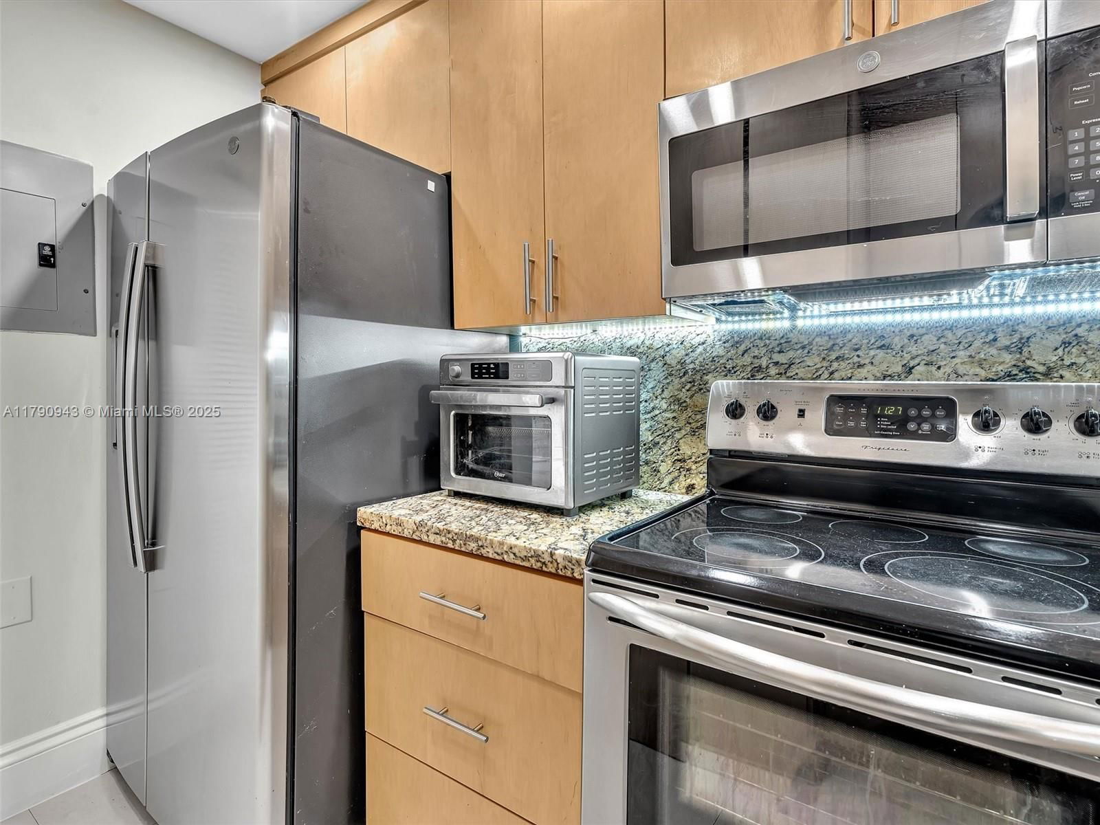 Real estate property located at 2400 Brickell Ave #306D, Miami-dade, Brickell Forest Condo, Miami, FL
