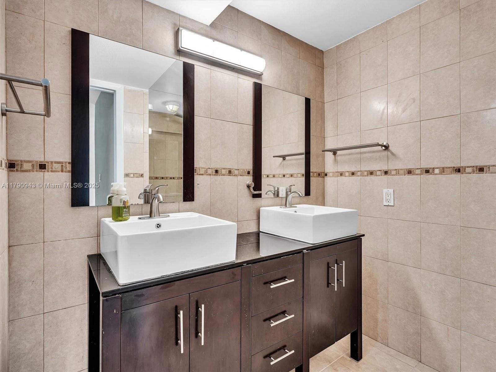 Real estate property located at 2400 Brickell Ave #306D, Miami-dade, Brickell Forest Condo, Miami, FL