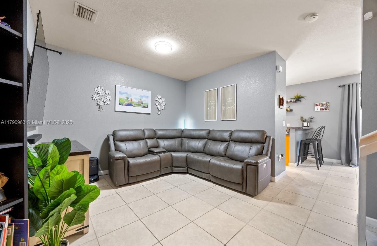Real estate property located at 3427 89th Ter, Miami-dade, Bellagio, Hialeah, FL