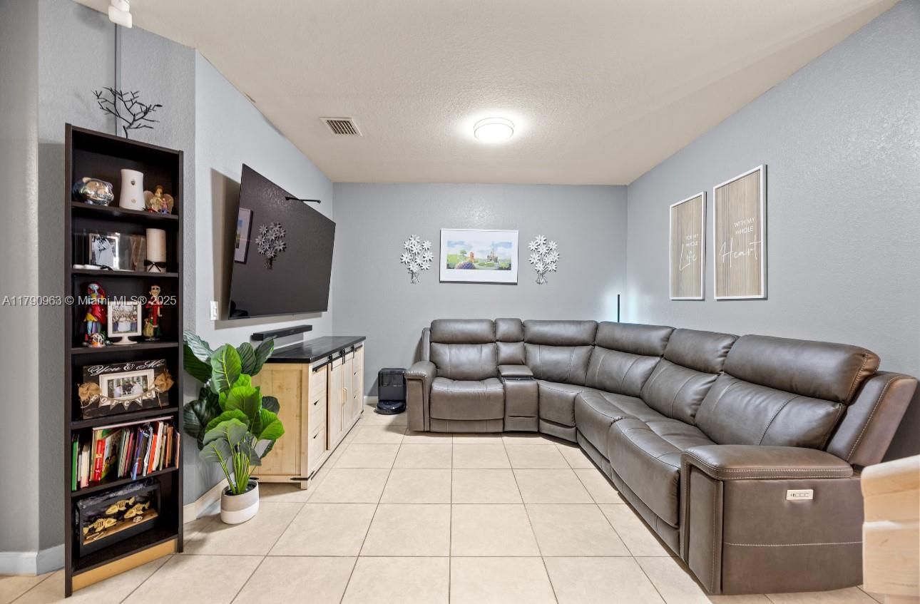Real estate property located at 3427 89th Ter, Miami-dade, Bellagio, Hialeah, FL