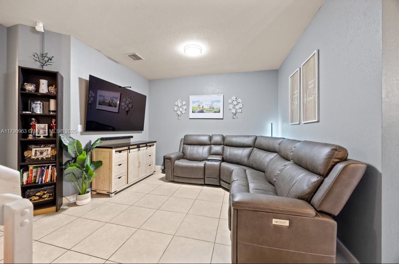 Real estate property located at 3427 89th Ter, Miami-dade, Bellagio, Hialeah, FL