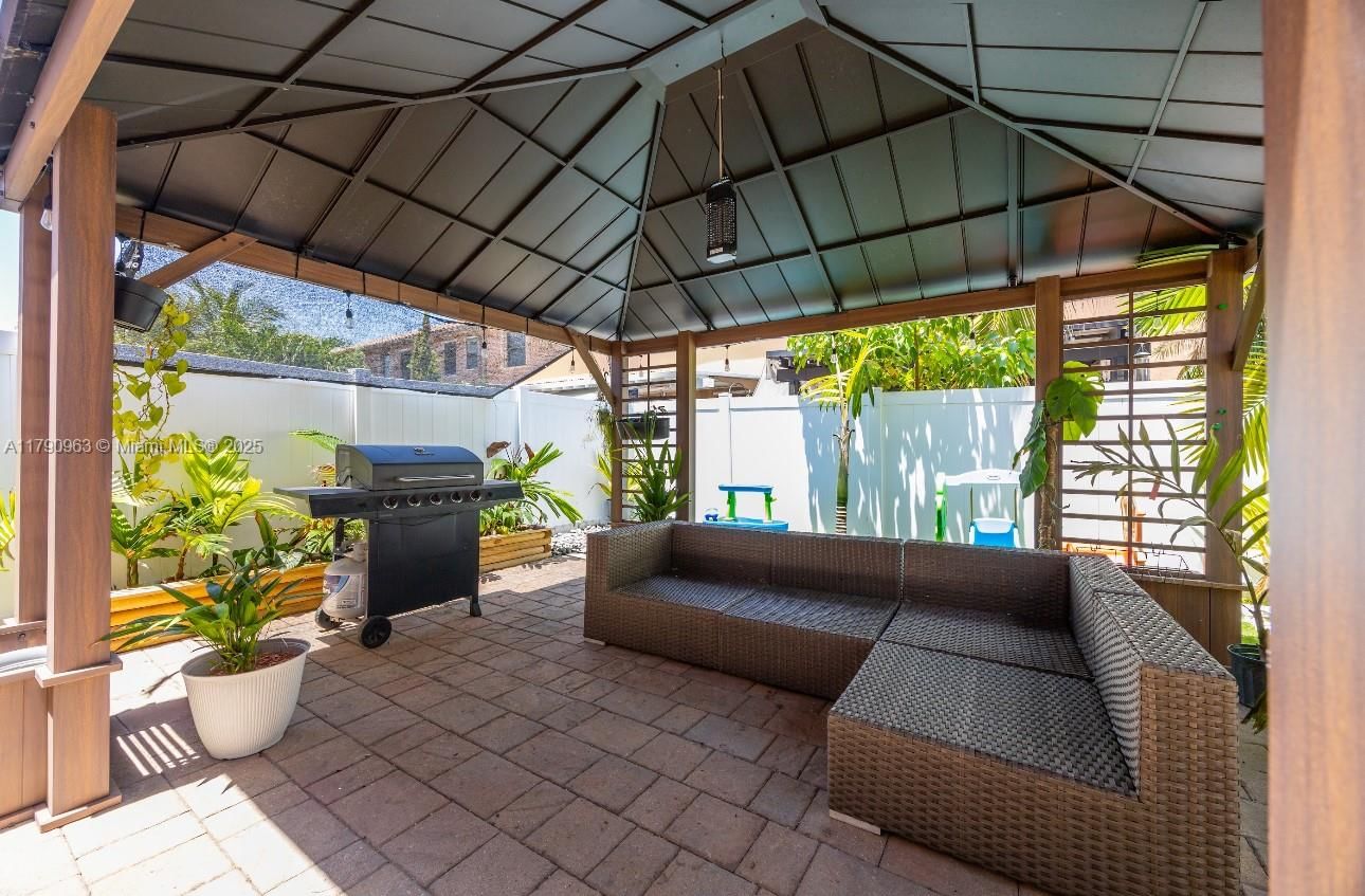 Real estate property located at 3427 89th Ter, Miami-dade, Bellagio, Hialeah, FL