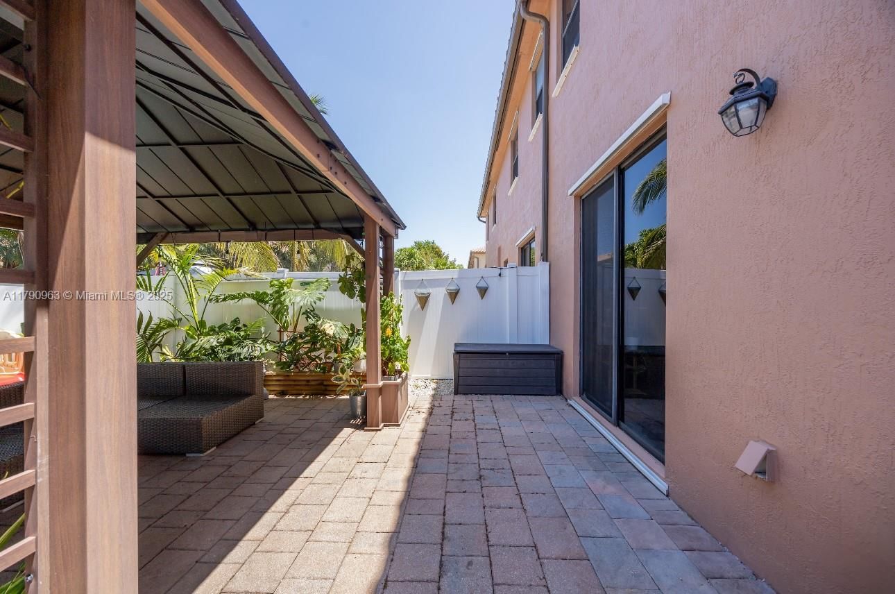 Real estate property located at 3427 89th Ter, Miami-dade, Bellagio, Hialeah, FL