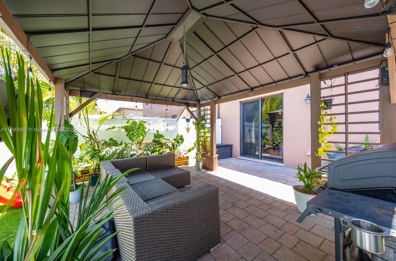 Real estate property located at 3427 89th Ter, Miami-dade, Bellagio, Hialeah, FL
