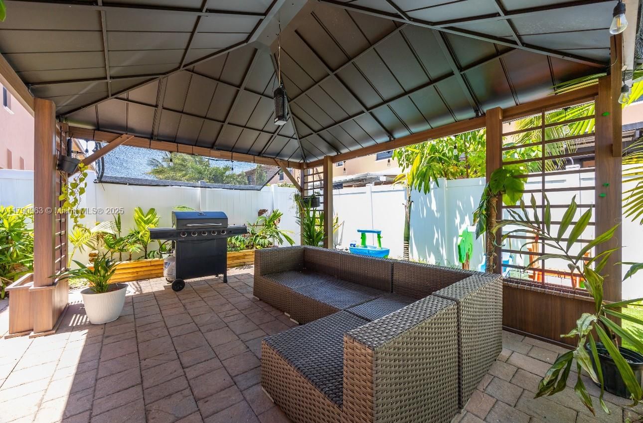 Real estate property located at 3427 89th Ter, Miami-dade, Bellagio, Hialeah, FL