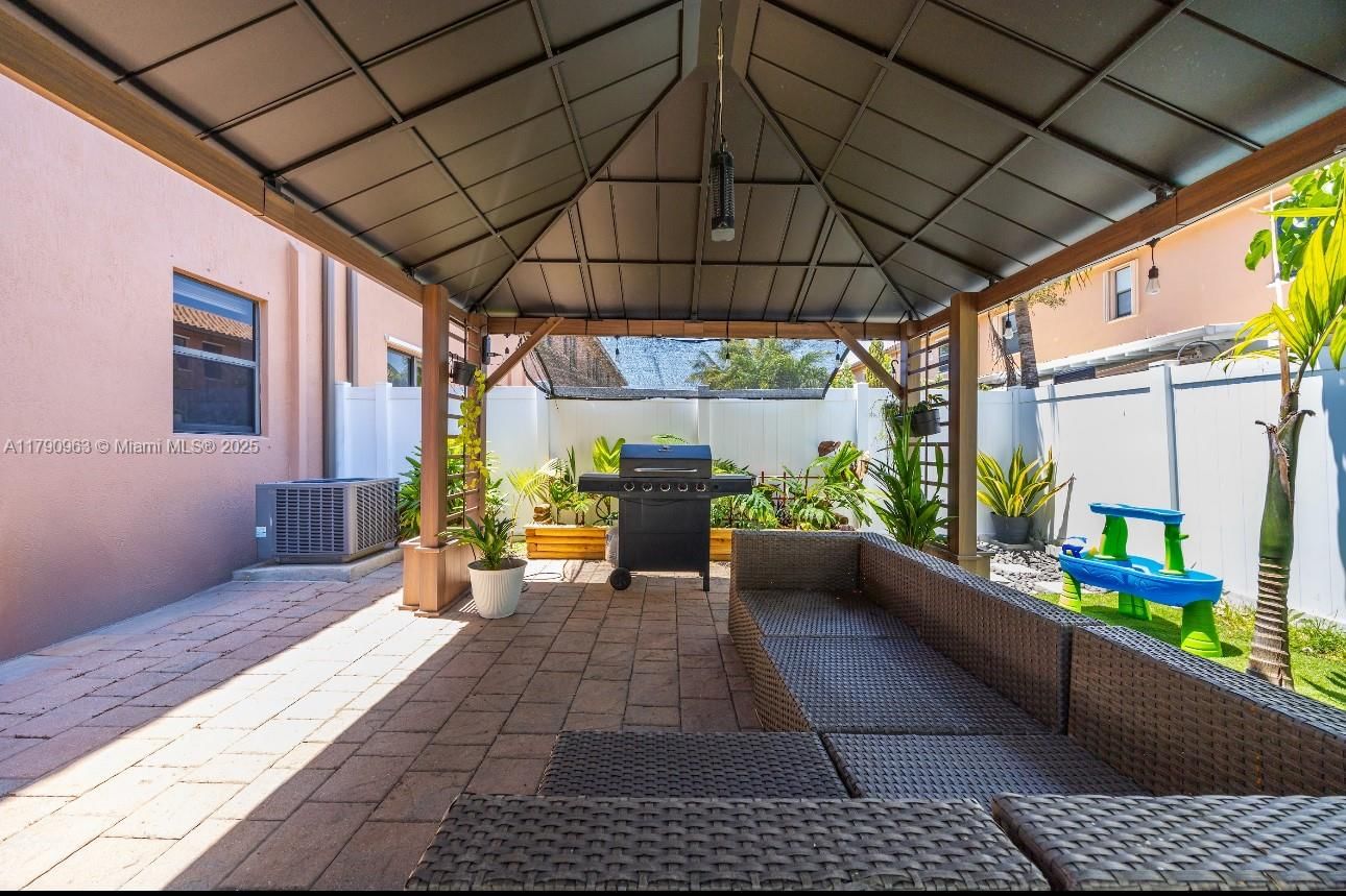 Real estate property located at 3427 89th Ter, Miami-dade, Bellagio, Hialeah, FL