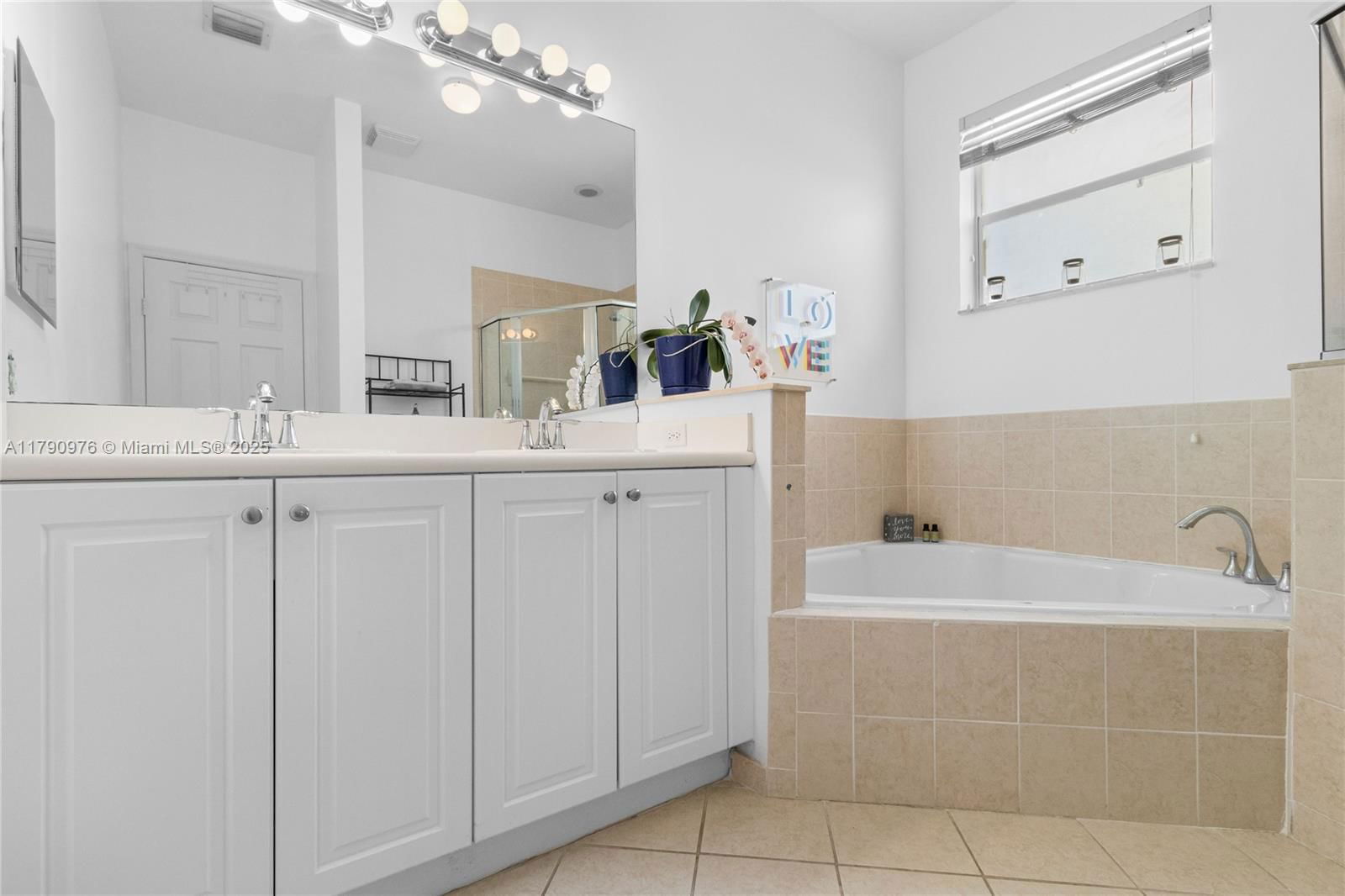 Real estate property located at 22364 89th Path, Miami-dade, Lakes By The Bay Gee, Cutler Bay, FL