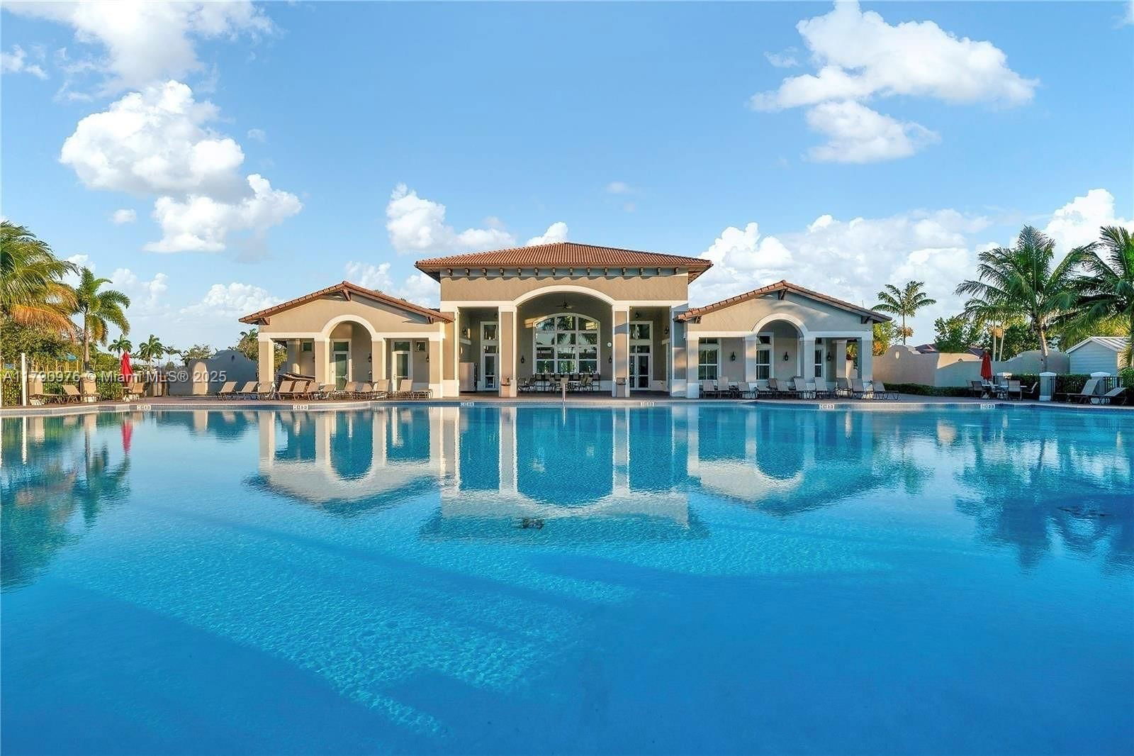 Real estate property located at 22364 89th Path, Miami-dade, Lakes By The Bay Gee, Cutler Bay, FL
