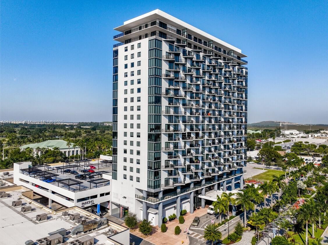 Real estate property located at 5300 Paseo Blvd #1807, Miami-dade, 5300 Paseo Condo, Doral, FL
