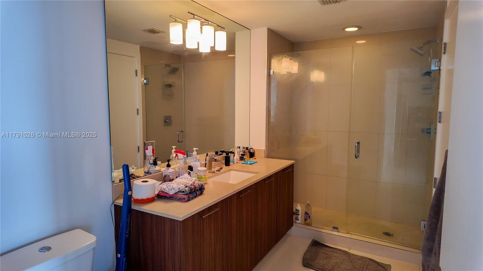 Real estate property located at 5300 Paseo Blvd #1807, Miami-dade, 5300 Paseo Condo, Doral, FL