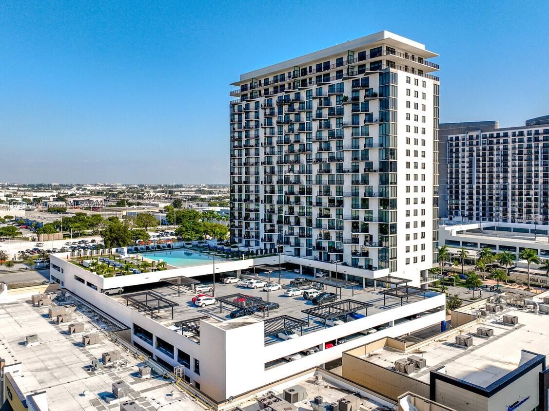 Real estate property located at 5300 Paseo Blvd #1807, Miami-dade, 5300 Paseo Condo, Doral, FL