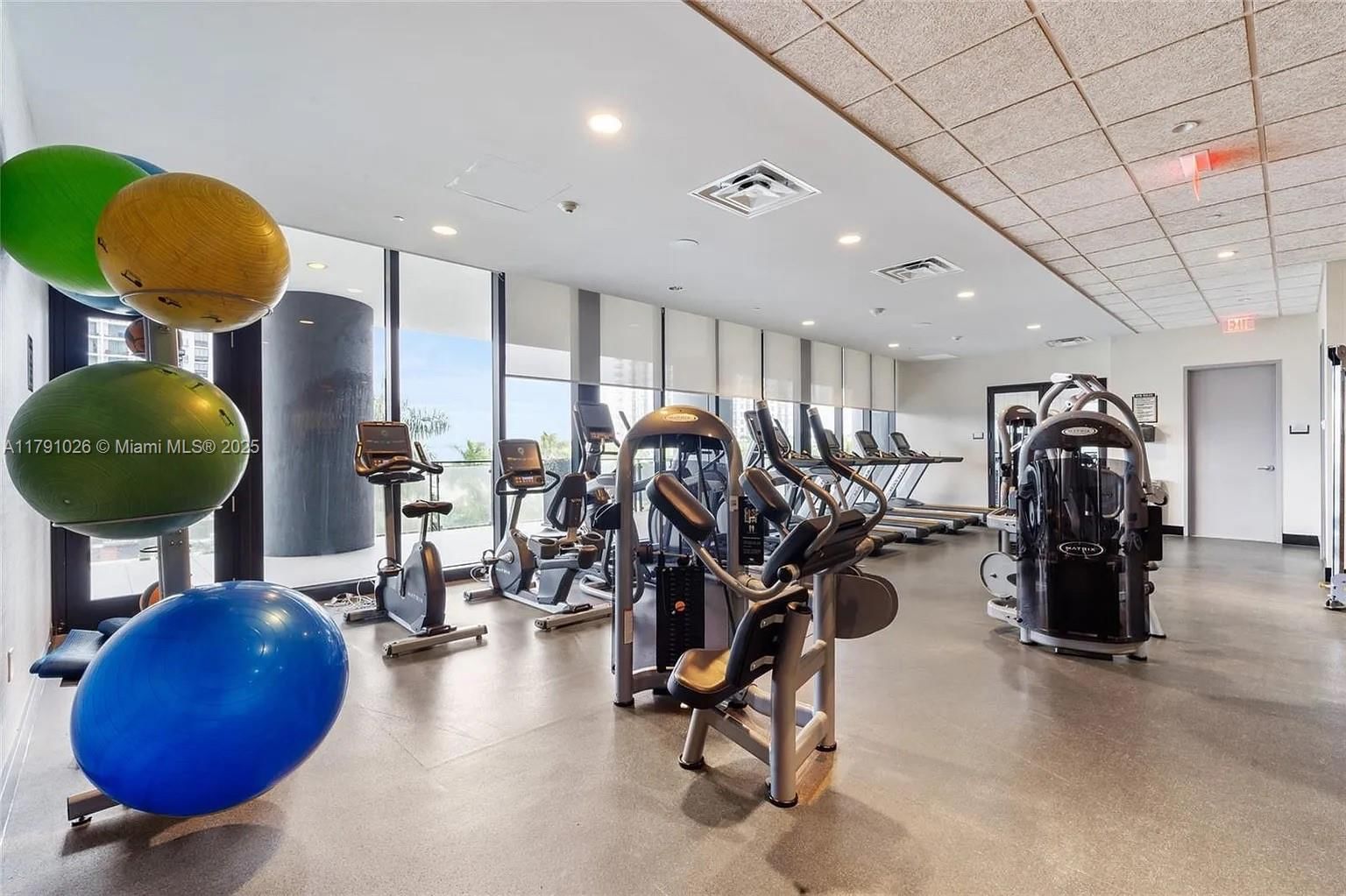 Real estate property located at 5300 Paseo Blvd #1807, Miami-dade, 5300 Paseo Condo, Doral, FL