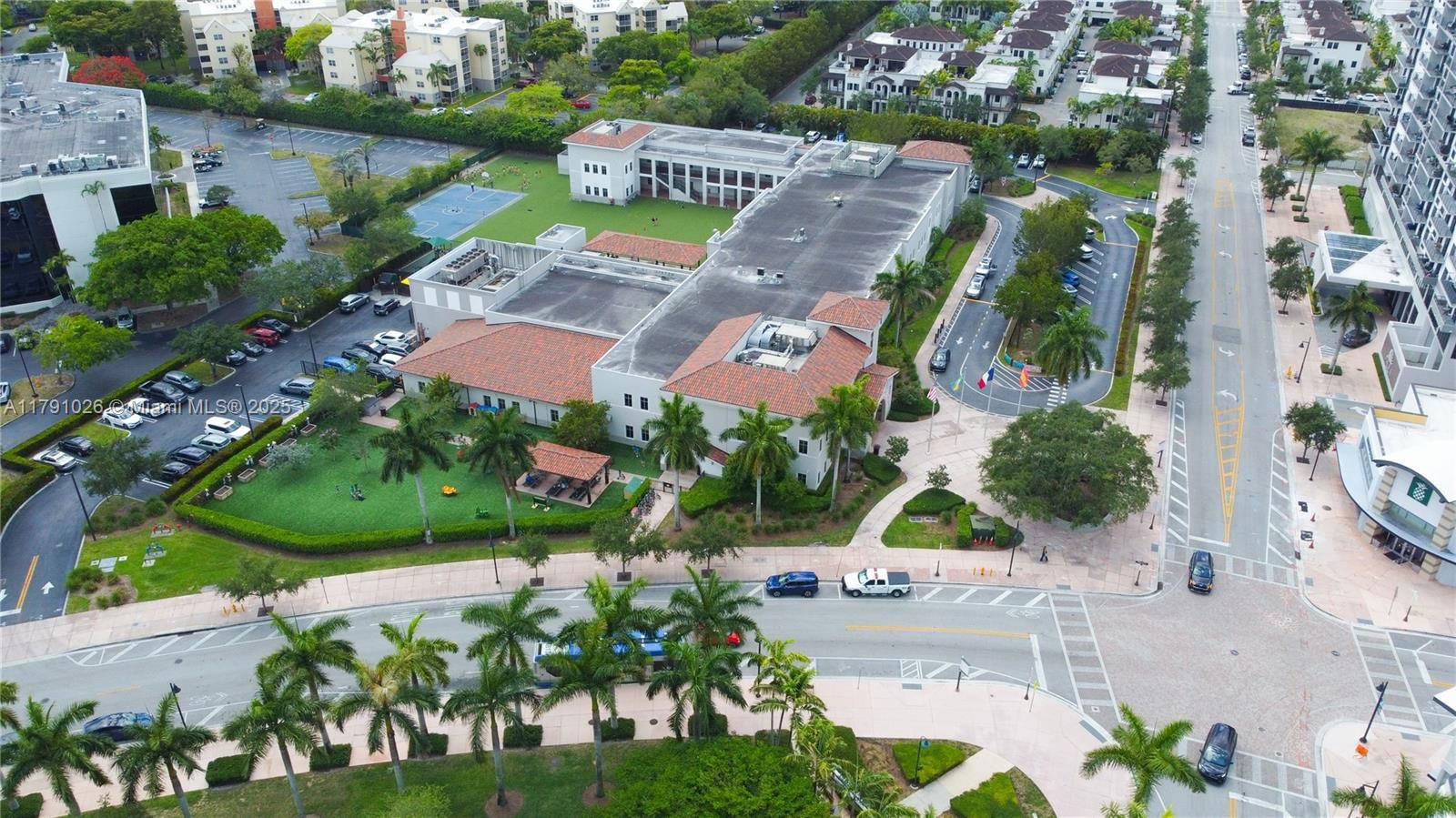 Real estate property located at 5300 Paseo Blvd #1807, Miami-dade, 5300 Paseo Condo, Doral, FL